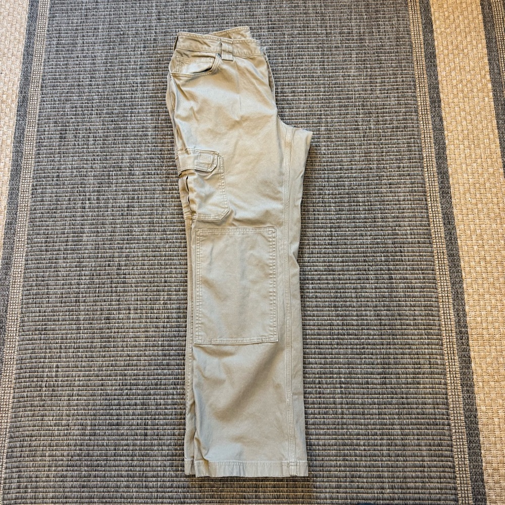 Duluth Trading Co Wide-Leg Cargo Pants in Olive Green